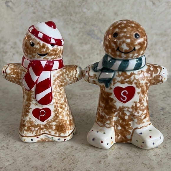 Vintage Gingerbread Man and Women salt and pepper shakers - Picture 6 of 6